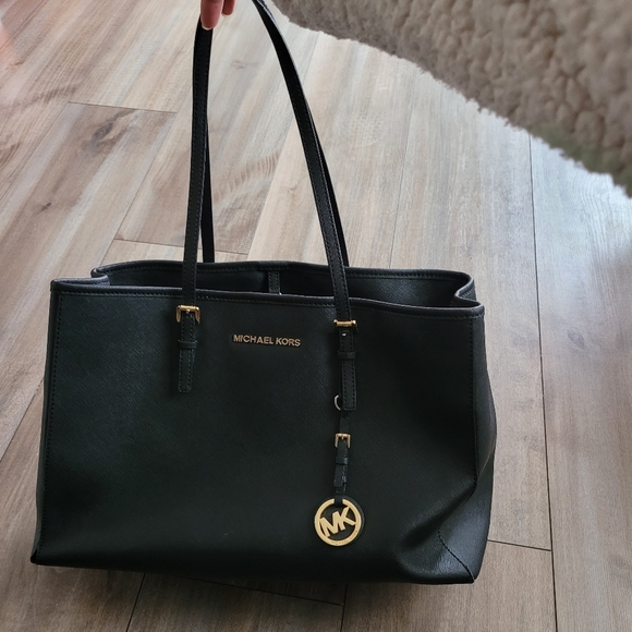 Michael Kors Handbags - Michael Kors tote *final price drop*
